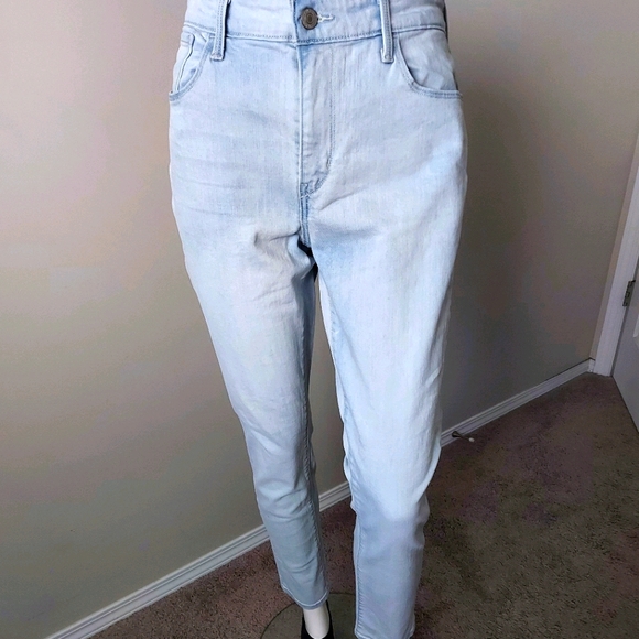 ‼️SOLD‼️Levis Jean's 👖🥰 - Picture 1 of 4